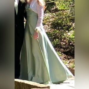 Elegant Green Maxi Dress